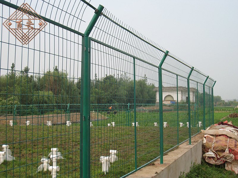 PVC浸塑不锈钢网格框架编织焊接网隔离防护围网护栏网厂家